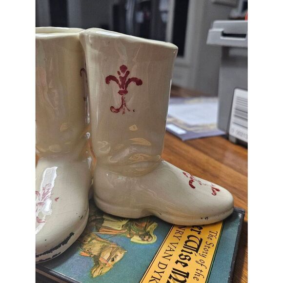 Shawnee Pottery Boot Planter Vase USA Cream Small Red Fleur Di Lis Crazing VINTA - Picture 6 of 11